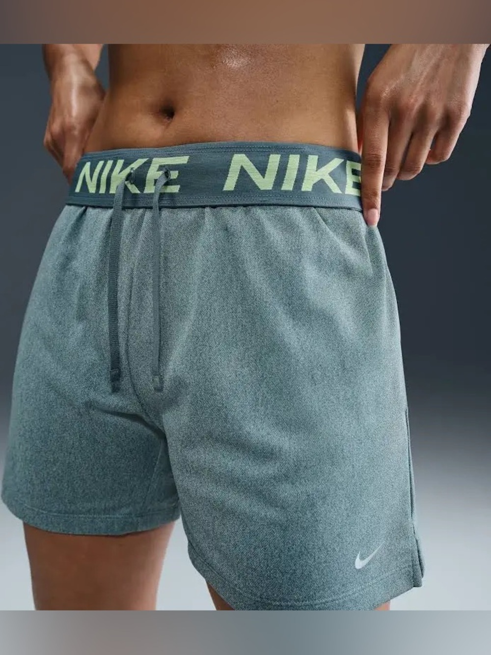 Nike Women's Attack Dri-FIT Mid-Rise Shorts 5inch - size small - new with tags